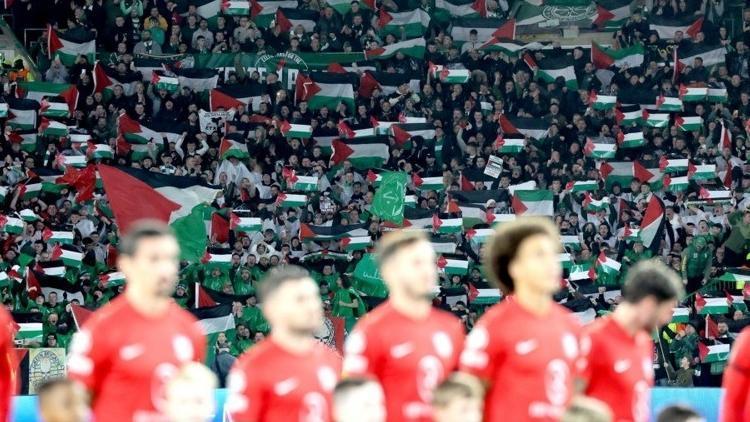 Celtic taraftarları uyarılara rağmen Filistine destek verdi