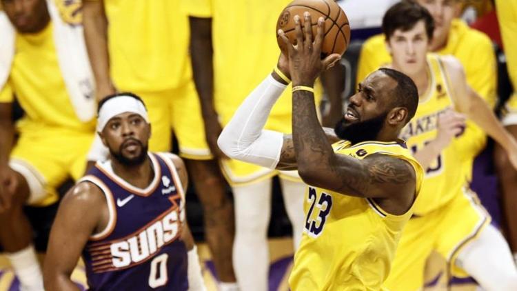 Lakers, Suns’ı yenerek ilk galibiyetini aldı (NBAde gecenin sonuçları)