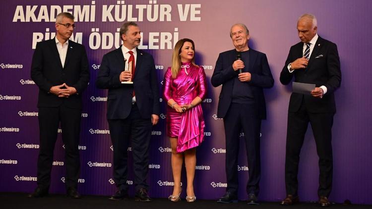 Mustafa Denizli’ye yılın spor onur ödülü