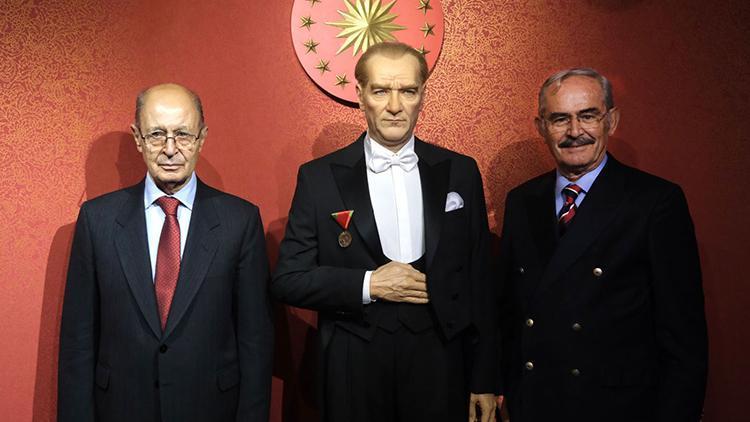 Eski Cumhurbaşkanı Ahmet Necdet Sezer, Eskişehirde balmumu müzesini ziyaret etti