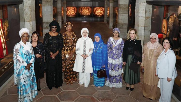 Emine Erdoğan, lider eşleriyle Topkapı Sarayını gezdi
