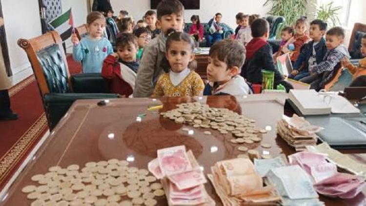 Diyarbakırda Kur’an kursu öğrencileri, harçlıklarını Filistinlilere bağışladı