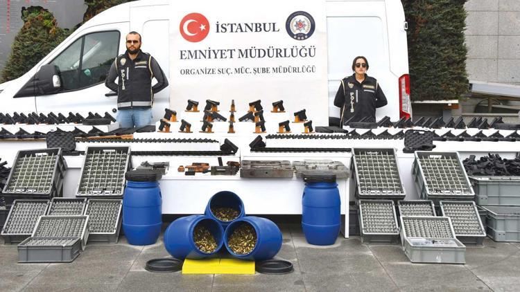 Suç örgütlerine ağır darbe... İstanbul’un göbeğindeki kaçak 4 silah imalathanesine baskın