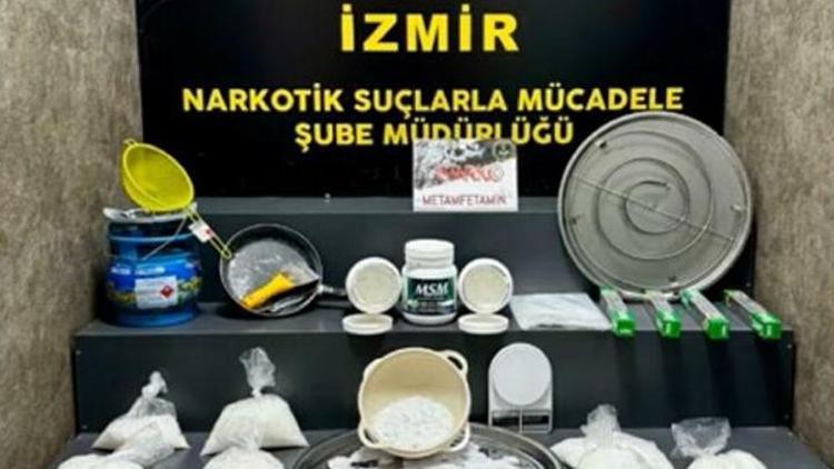 İzmirde 9 kilo 320 gram metamfetamin ele geçirildi
