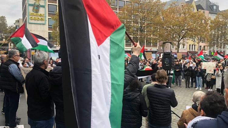 Köln’de İsrail protesto edildi