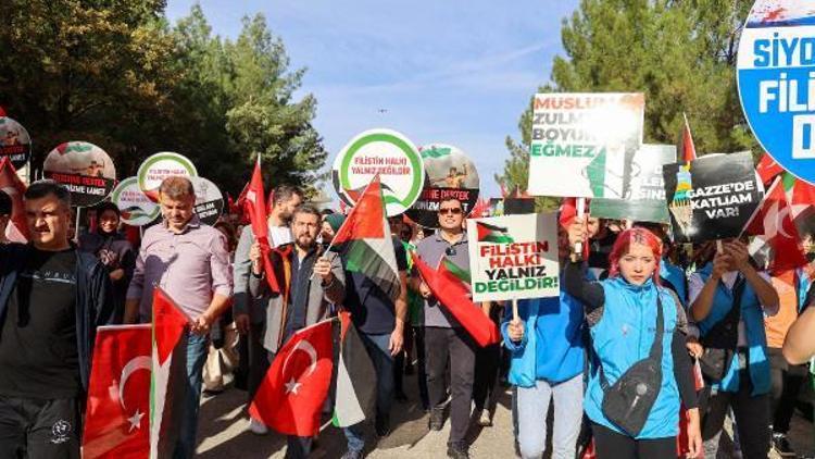 Uşakta gençlerden Filistine destek yürüyüşü
