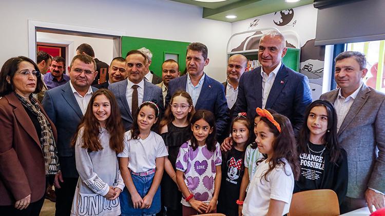 Kültür ve Turizm Bakanı Mehmet Nuri Ersoy, karakolken bebek ve çocuk kütüphanesine dönüştürülen merkezi açtı