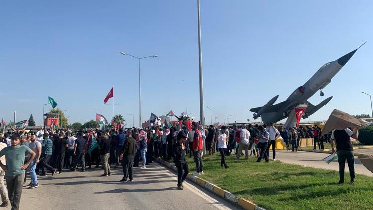 Adanada İncirlik Hava Üssünde protestoculara müdahale