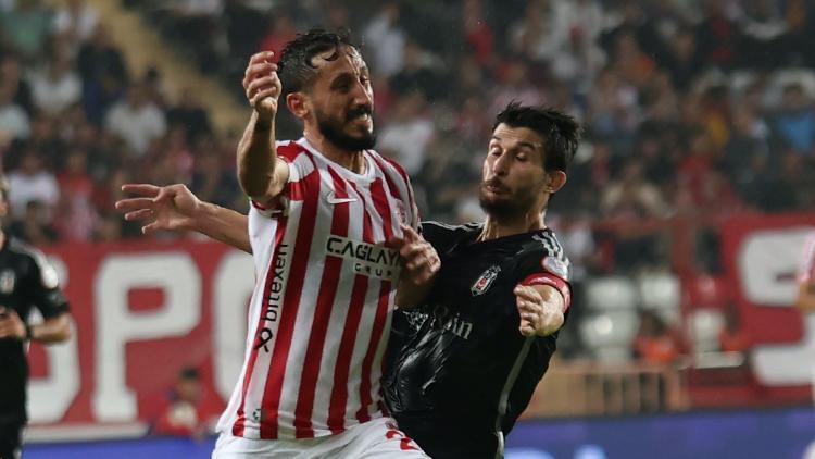Beşiktaşlı futbolculardan Antalyaspor yenilgisi değerlendirmesi: Penaltımız verilmedi