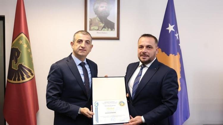 Haluk Bayraktar’a Kosova’da ‘Üstün Hizmet’ madalyası