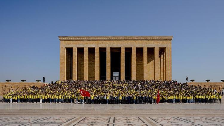 Fenerbahçeli taraftarlardan Anıtkabir ziyareti