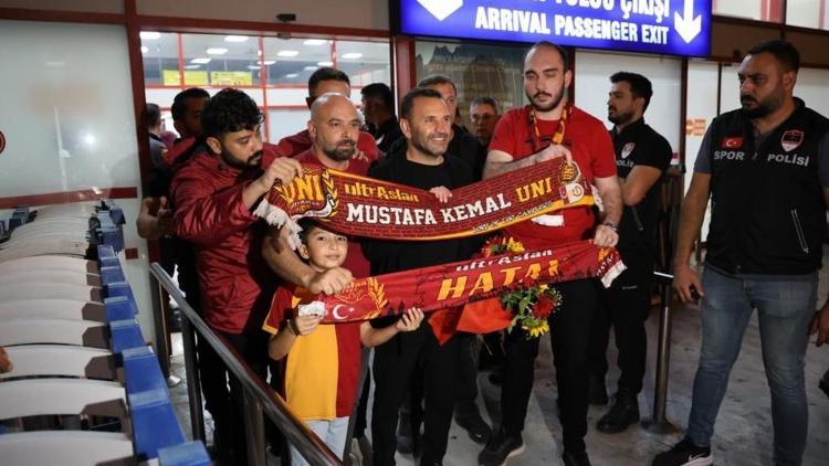 Galatasaraya Adanada coşkulu karşılama