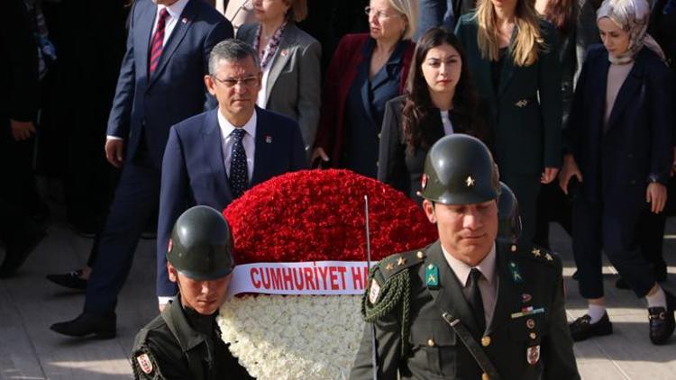 CHP Genel Başkanı Özel, Anıtkabiri ziyaret etti