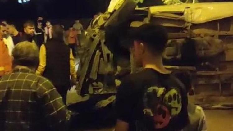 Mardin’de minibüs eve daldı: 3 yaralı