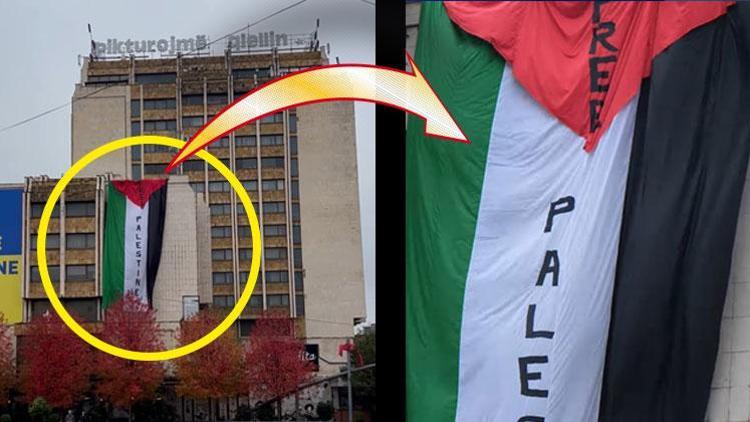 İsrail maçı öncesi dev Filistin bayrağı astılar