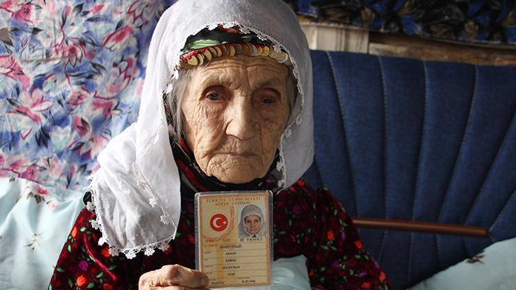 Yetmiş sekiz torunu olan Emine Aksoy 103 yaşında hayatını kaybetti