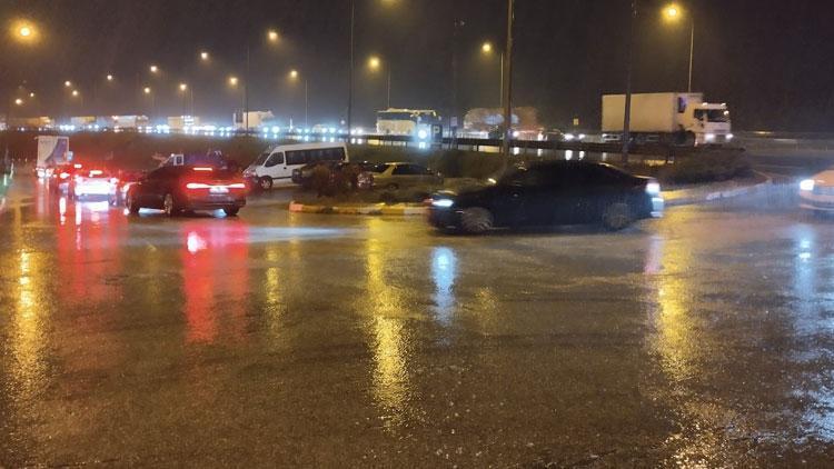 Son dakika: Bolu Dağı’nda heyelan İstanbul yönü ulaşıma kapatıldı