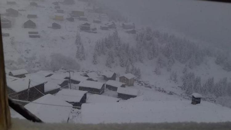 Rizenin yüksekleri beyaza büründü