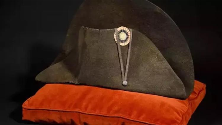 Napolyonun şapkası Paris müzayedesinde satışa sunuluyor