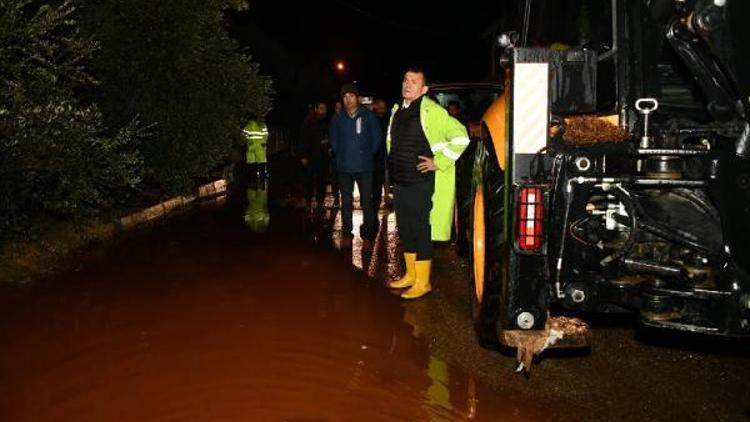 Başkan Özyiğit, gece boyunca çalışmaları yerinde inceledi