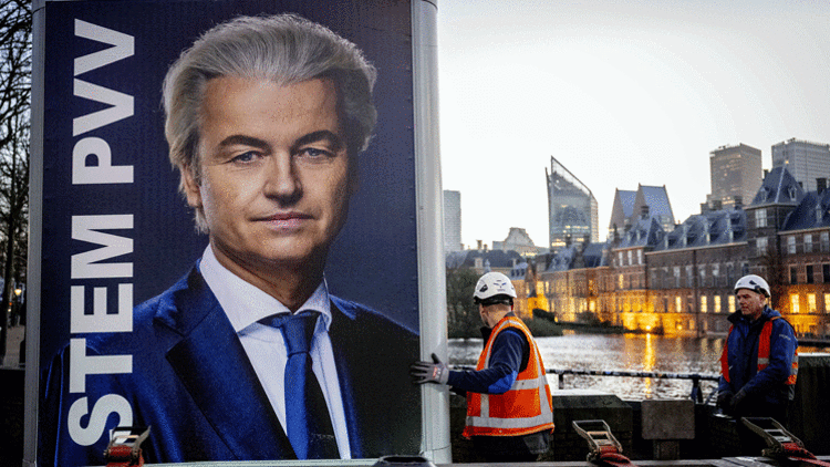 Hollanda’da korkulan oldu Irkçı Wilders....