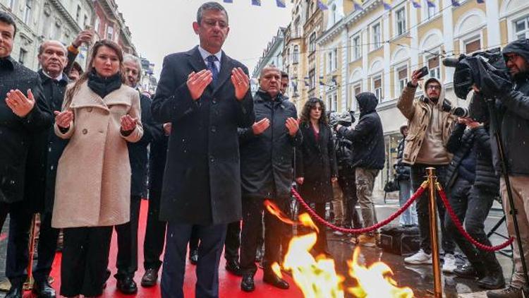 CHP Genel Başkanı Özel, Sonsuz Ateş Anıtı’ndaki törene kaldı