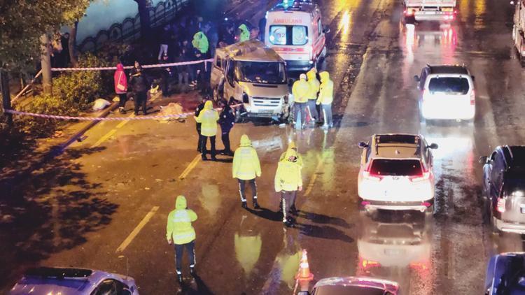 Feci kaza can aldı: 3 çocuk öldü 4 kişi yaralandı
