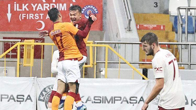 Galatasaray U19, Manchester United U19u devirdi