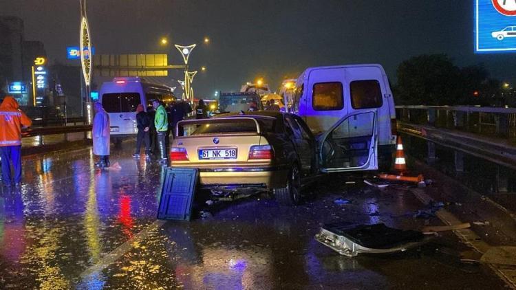 Kocaelinde zincirleme trafik kazası: 1 ölü, 5 yaralı