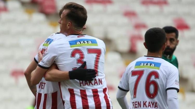 Sivasspor ilk yarıda bulduğu gollerle turladı