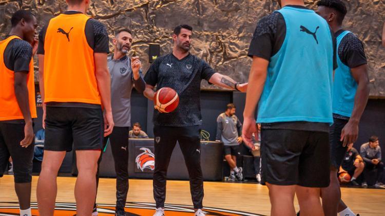 Hataysporlu futbolcular Çukurova Basket’te