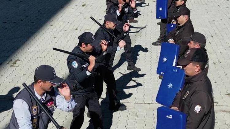 Bekçi ve polise cop kullanma eğitimi