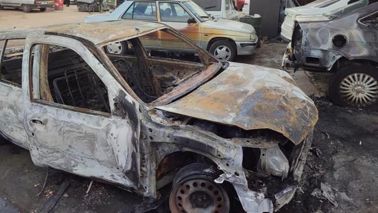 Adanada kız arkadaşına çarpan otomobili kundakladı 8 otomobil zarar gördü