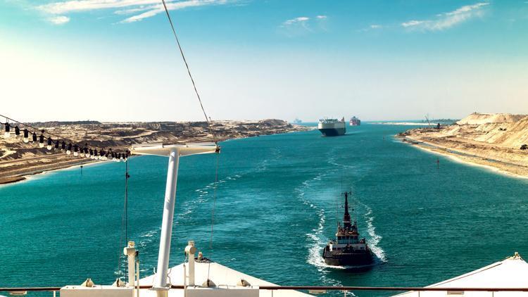 Dev gemiler Süveyş Kanalından vazgeçti