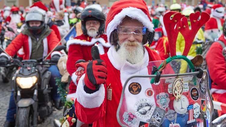 Yüzlerce ‘motosikletli Noel Baba’ yoksulluk için gaza bastı