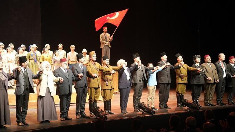 Cumhuriyete Doğru tiyatro oyunu İstanbul’da sahnelendi