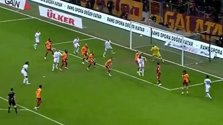 Galatasaray - Fatih Karagümrük maçında Serdar Dursun saç baş yoldurdu Sosyal medyada bencil tepkisi