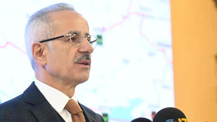 Bakan Uraloğlu açıkladı: Tren gecikmeleri minimum seviyeye çekilmesi hedefleniyor
