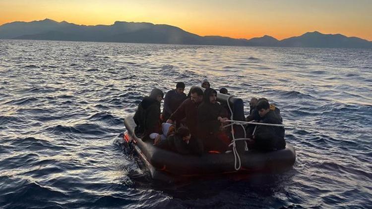 Marmaris ve Datçada Yunanistanın Türk kara sularına geri ittiği kaçak göçmenler kurtarıldı