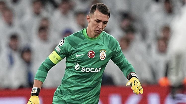Fernando Muslera, Fenerbahçeye karşı 28 derbiye çıktı Bu sezon ligin en az gol yiyen kalecisi...