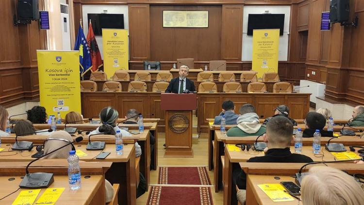 Kosova Başbakanı Kurti’den vizesiz seyahat bilgilendirmesi