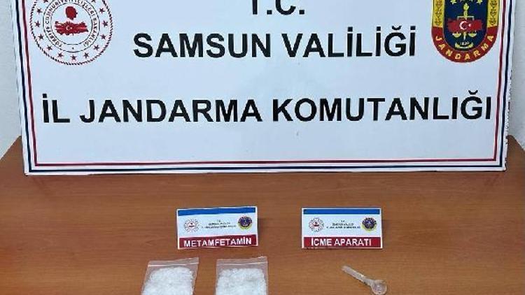 İlçeye otomobille uyuşturucu getiren 2 şüpheliye gözaltı