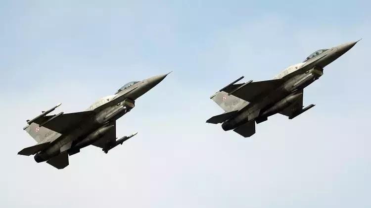 Hollanda, Ukrayna’ya 18 adet F-16 gönderecek