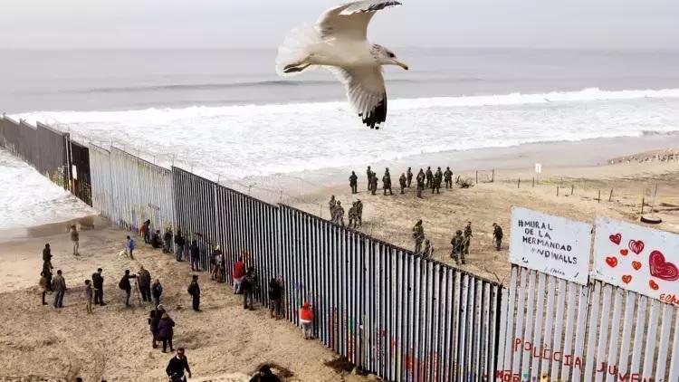 İki ülke anlaştı... ABD ve Meksika sınır geçişleri açık tutulacak