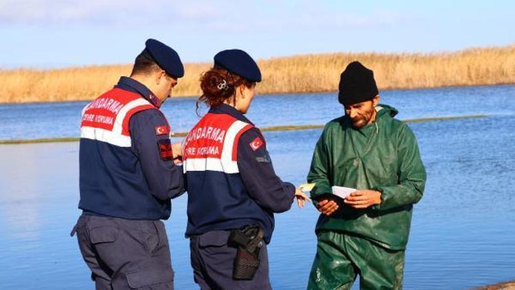 Edirne’de amatör balıkçılar jandarma tarafından bilgilendirildi