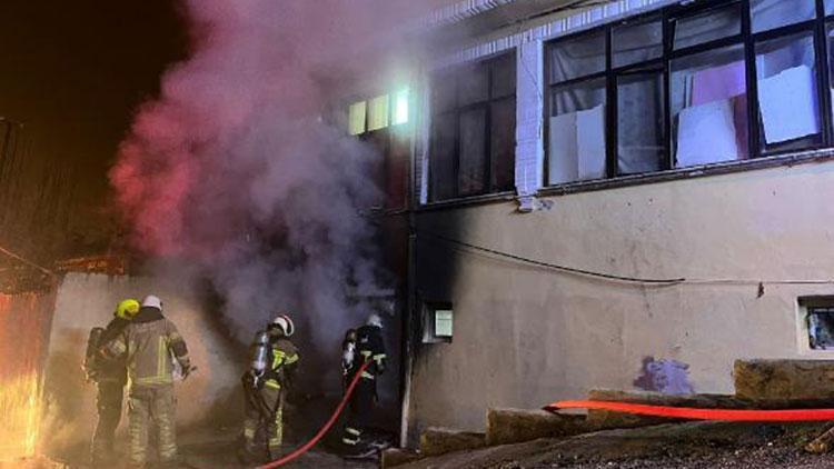 Bursada, 4 katlı binanın bodrum katında çıkan yangın korkuttu