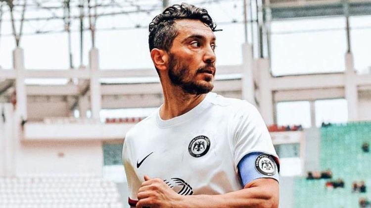 Çorum FKnın sahibi ve futbolcusu Murat Yıldırım, hisselerini devredip futbolu bıraktı