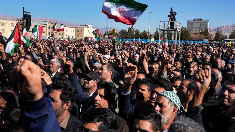 Binlerce İranlı sokağa döküldü Kirman protestosu...