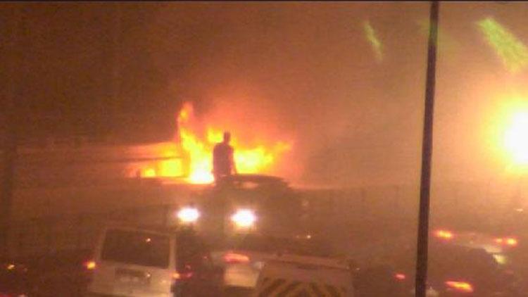 15 Temmuz Şehitler Köprüsünde otomobil alev alev yandı