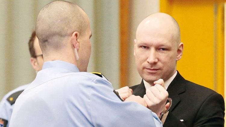 Katil Breivik, insan haklarını hatırladı